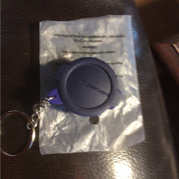 Tupperware Mini Micro Urban Millennials Keychain - Picture 3 of 4